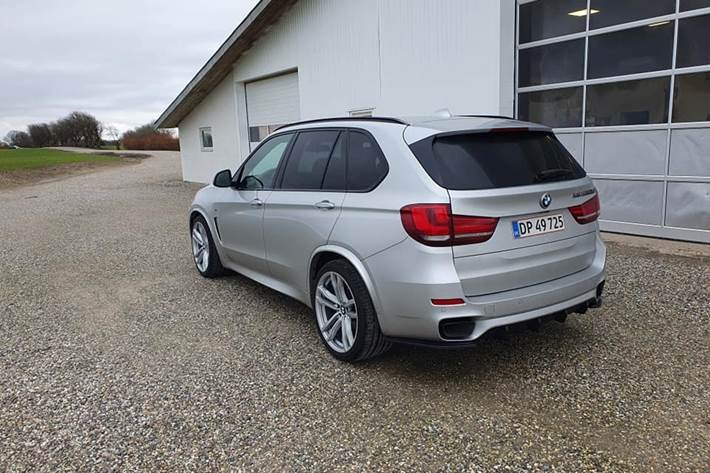 Sølv BMW X5 fra 2017