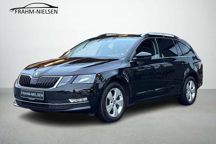 Sort Skoda Octavia fra 2018 set udefra