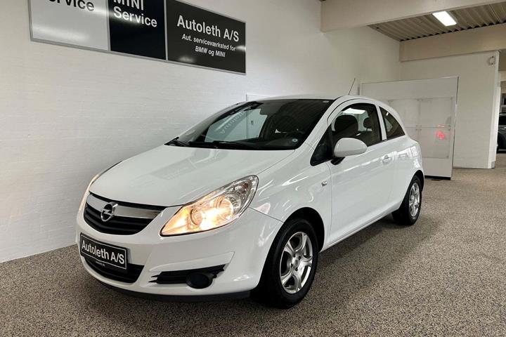 Hvid Opel Corsa fra 2010