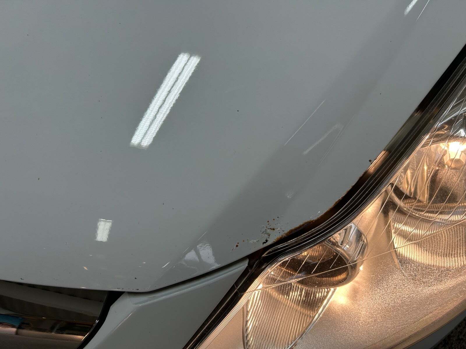 Hvid Opel Corsa fra 2010