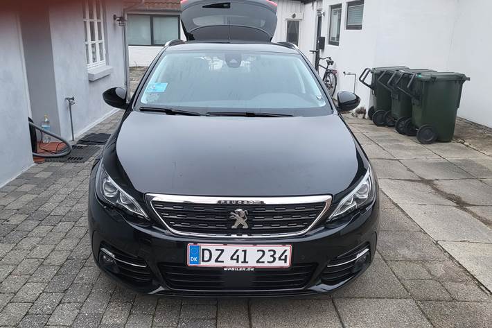 Sort Peugeot 308 fra 2019