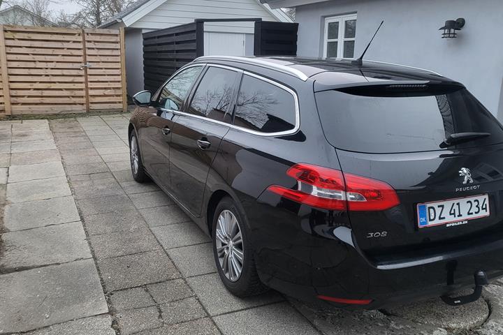 Sort Peugeot 308 fra 2019
