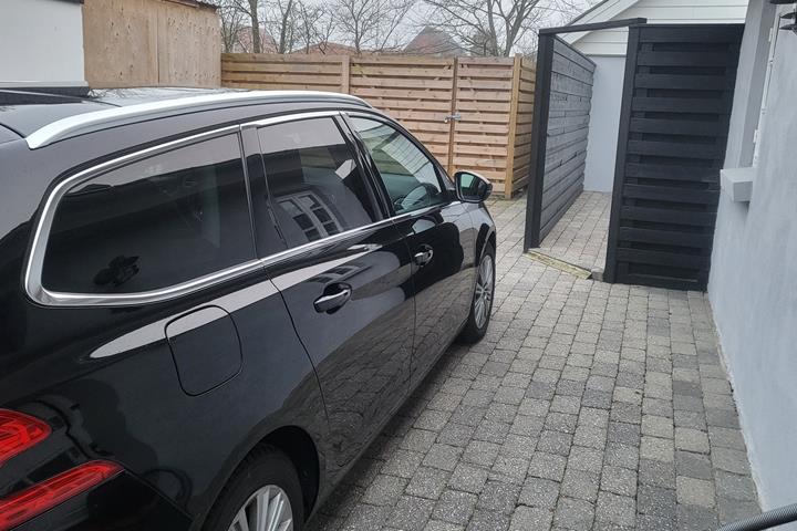 Sort Peugeot 308 fra 2019