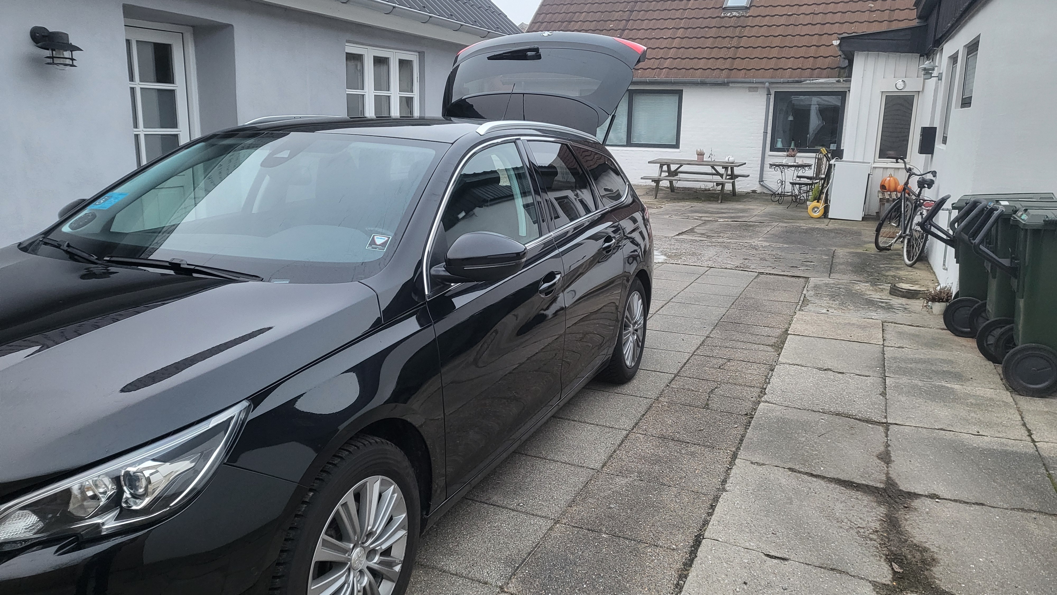 Sort Peugeot 308 fra 2019