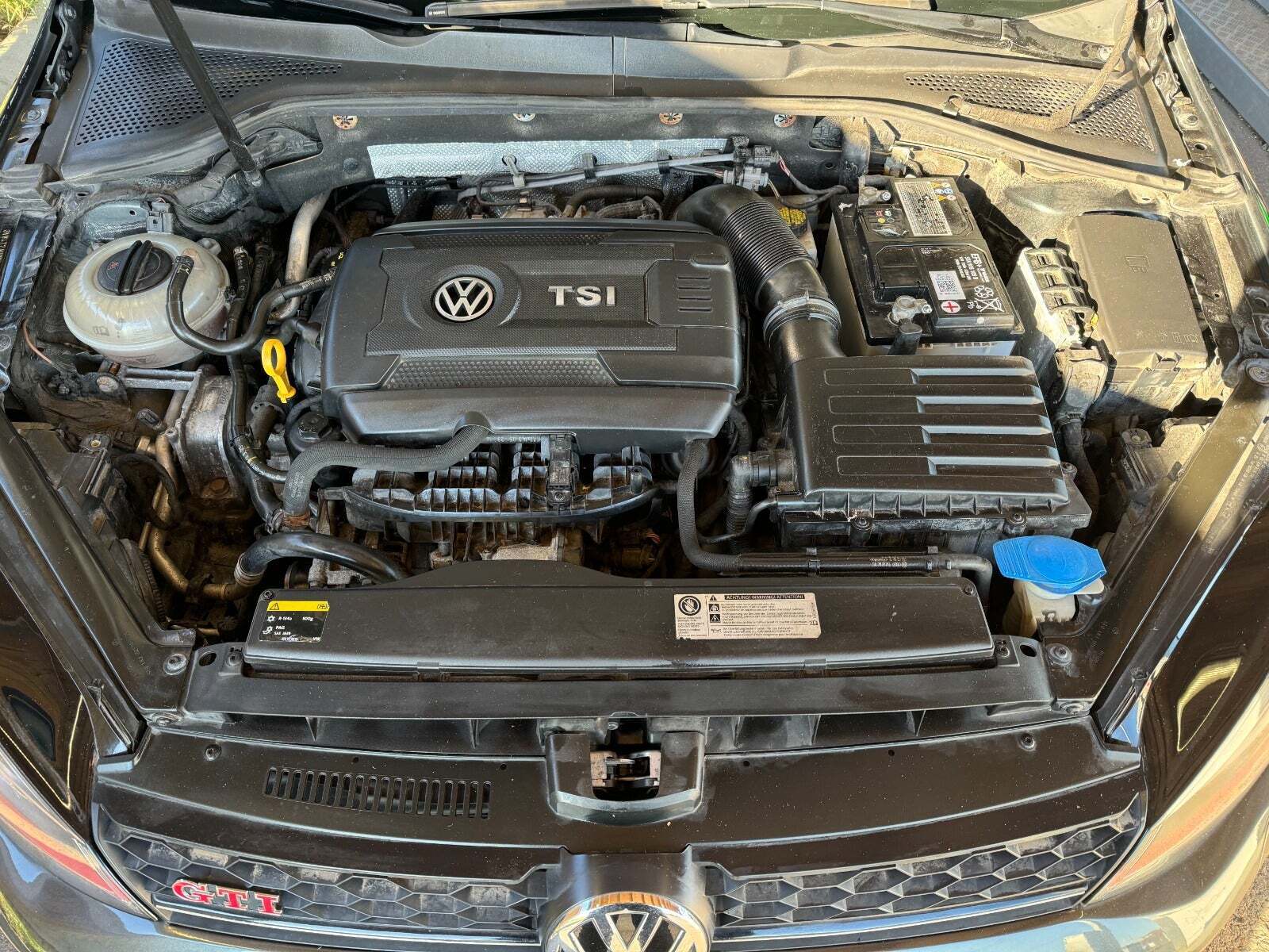 Grå VW Golf VII fra 2015