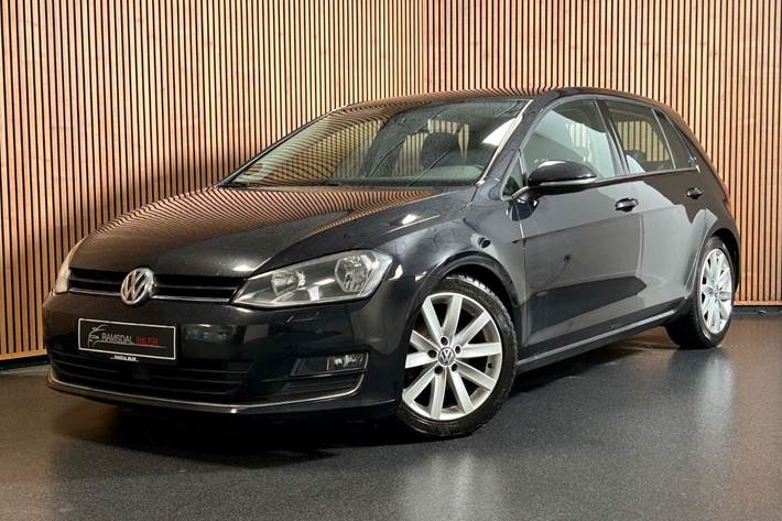 Sort VW Golf VII fra 2014 set udefra
