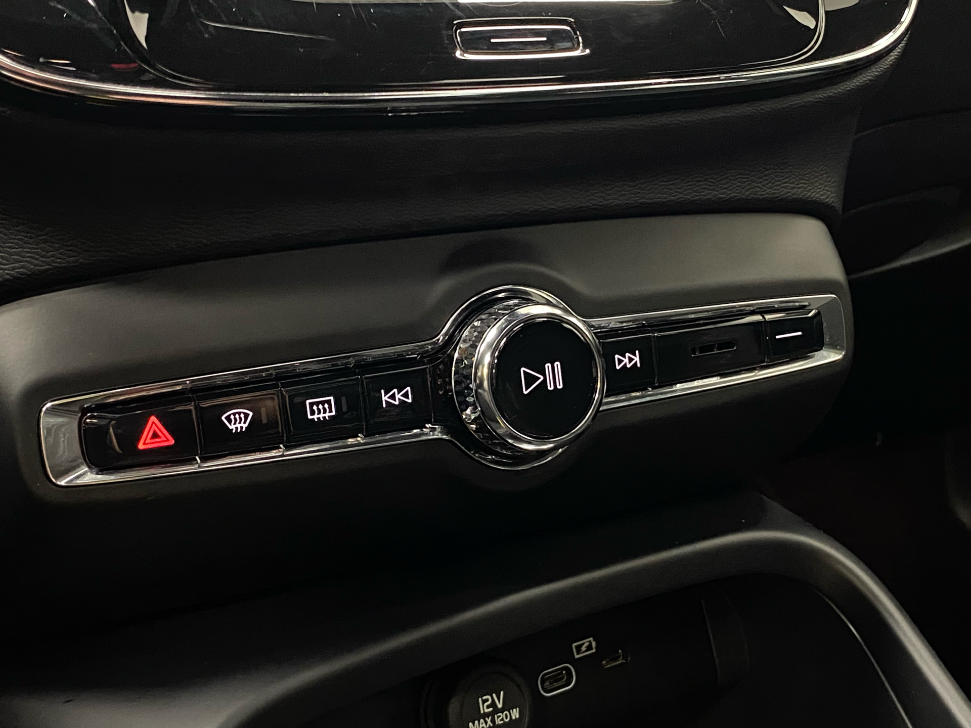 Grå Volvo C40 fra 2022