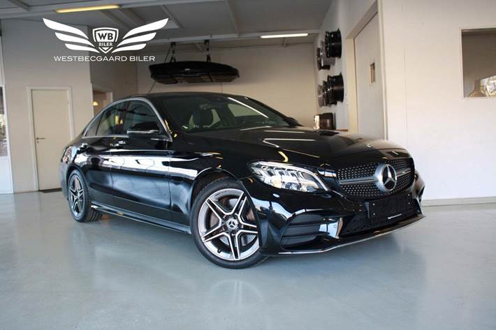 Sort Mercedes C300 fra 2019 set udefra