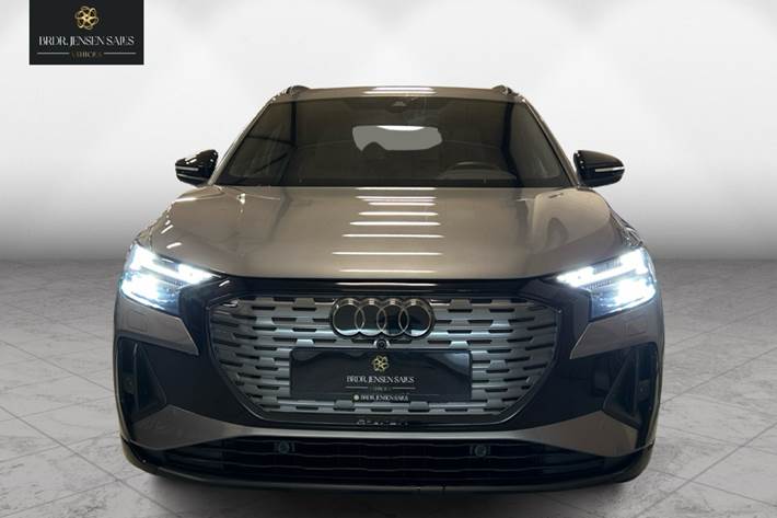 Grå Audi Q4 fra 2021