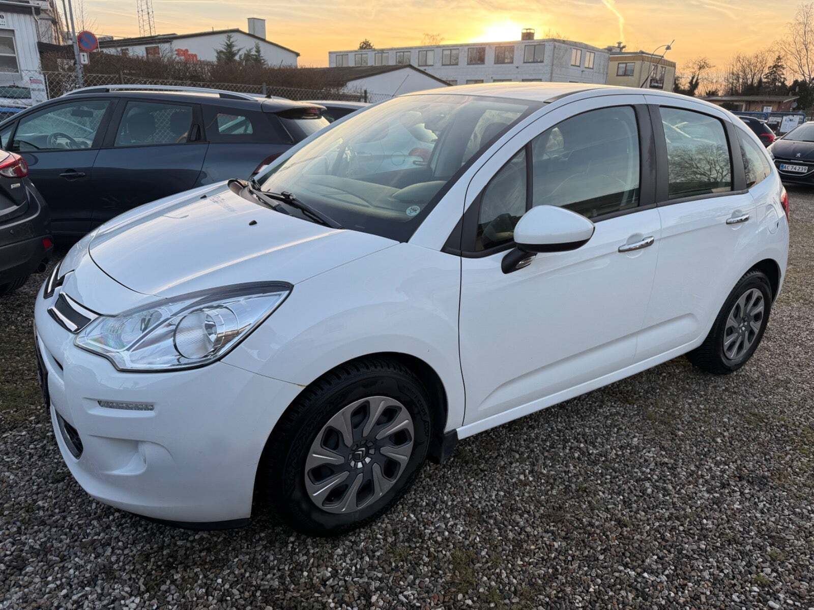 Hvid Citroën C3 fra 2013 set udefra