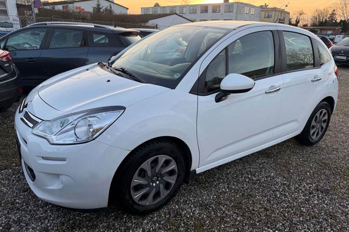 Hvid Citroën C3 fra 2013 set udefra