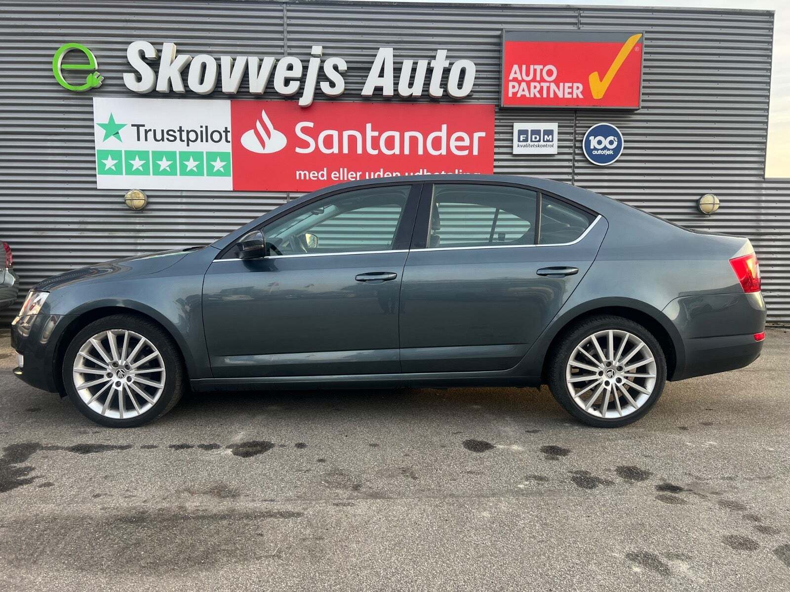 Grå Skoda Octavia fra 2016