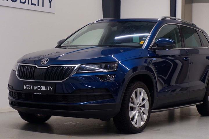 Blå Skoda Karoq fra 2021