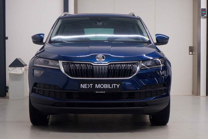 Blå Skoda Karoq fra 2021