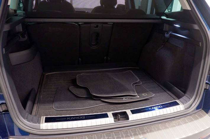 Blå Skoda Karoq fra 2021