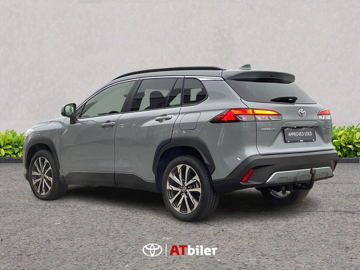 Grå Toyota Corolla Cross fra 2024