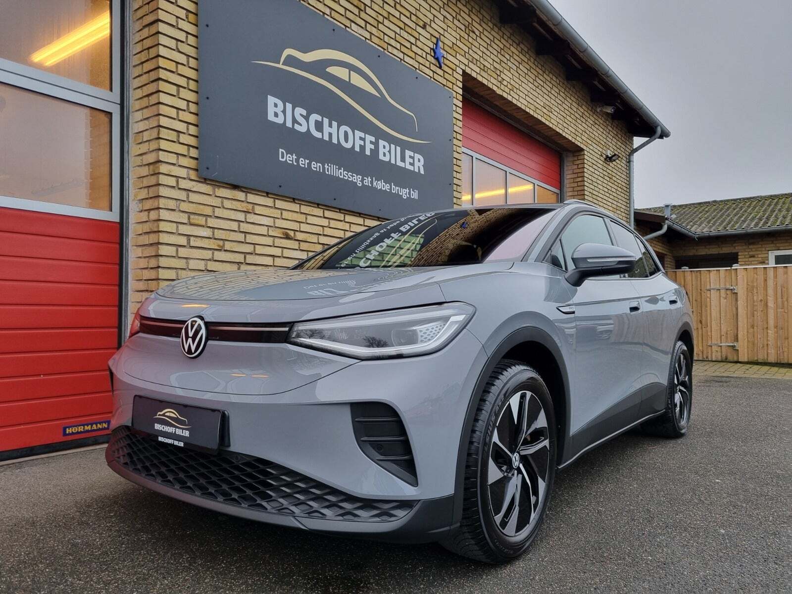 Grå VW ID.4 fra 2021 set udefra