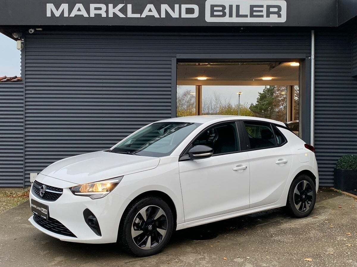 Hvid Opel Corsa-e fra 2021 set udefra