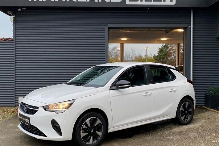 Hvid Opel Corsa-e fra 2021 set udefra