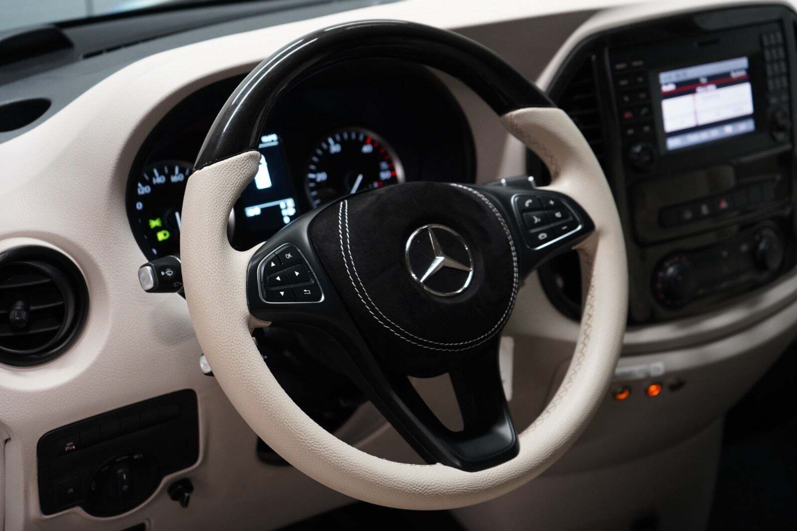 Hvid Mercedes Vito 116 fra 2017