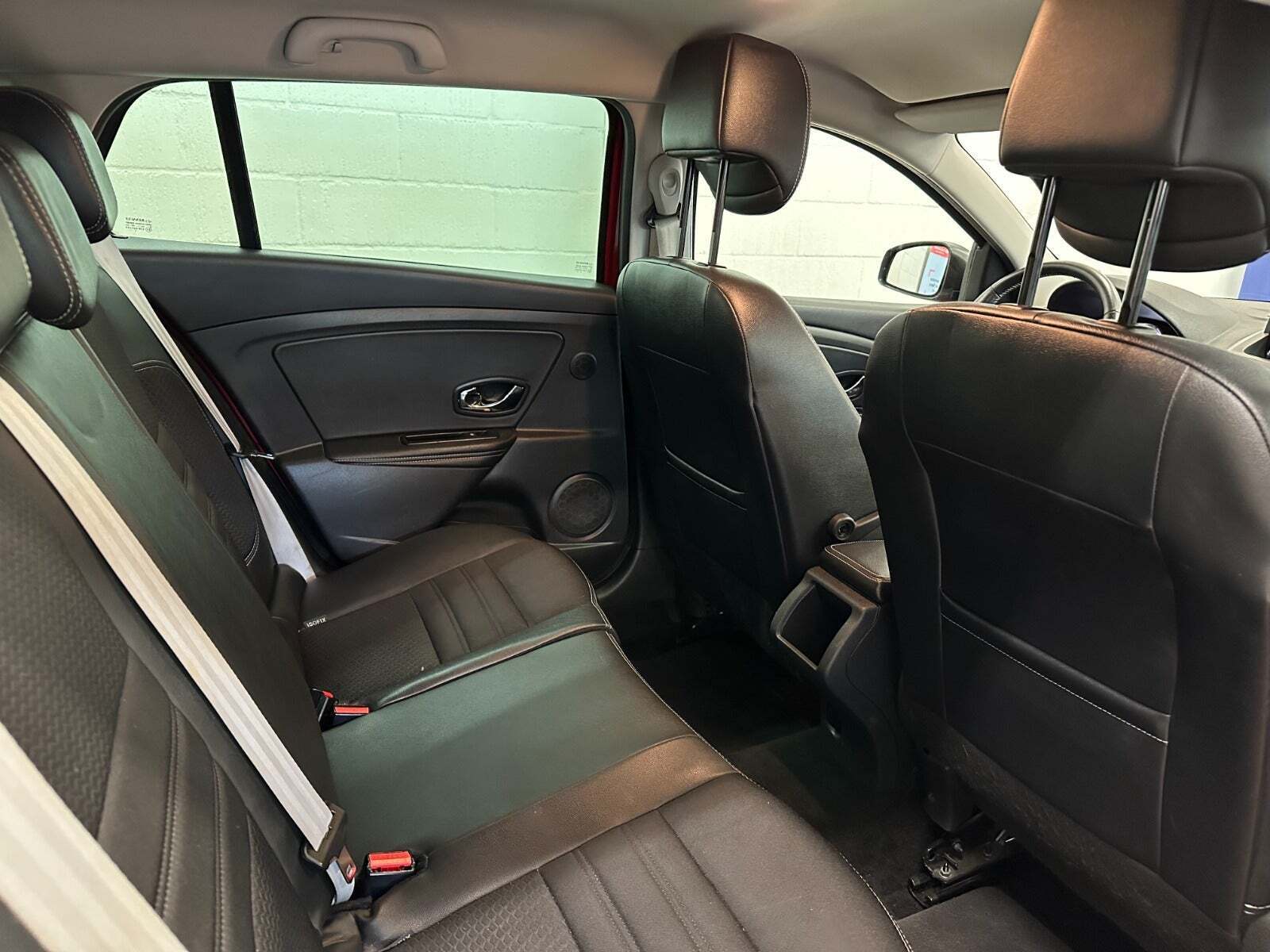Rød Renault Megane III fra 2014