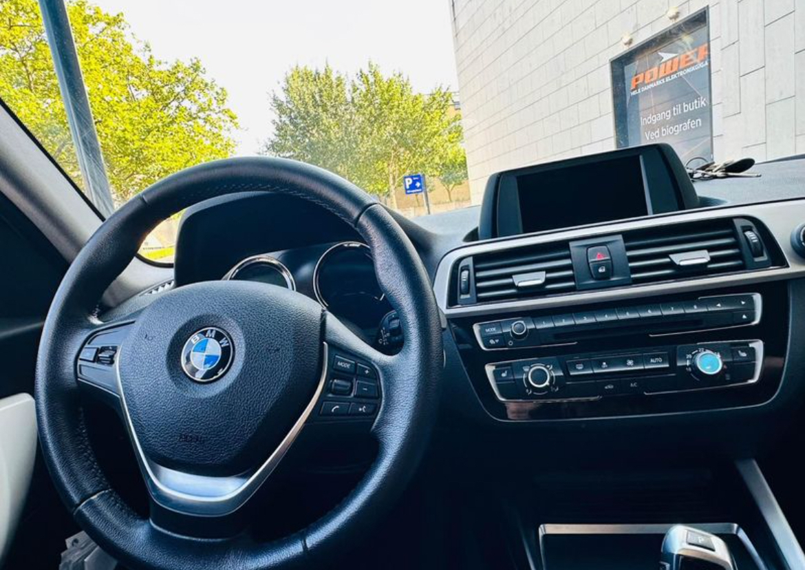 Hvid BMW 1-Serie fra 2018