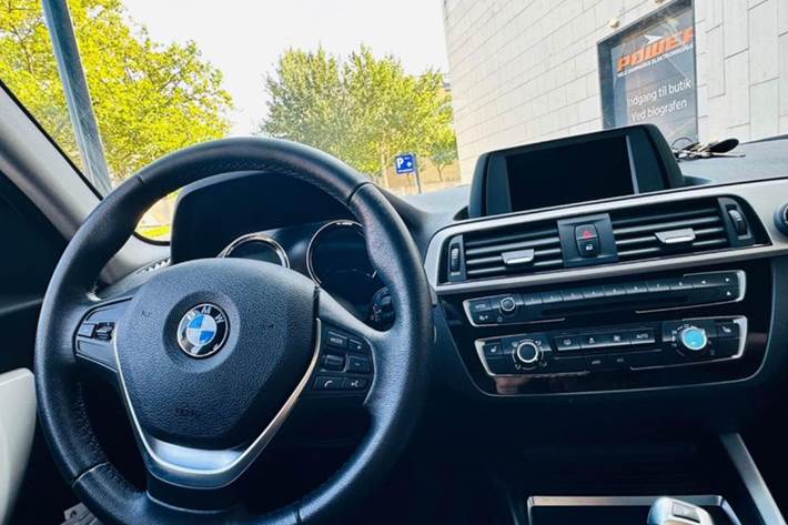 Hvid BMW 1-Serie fra 2018