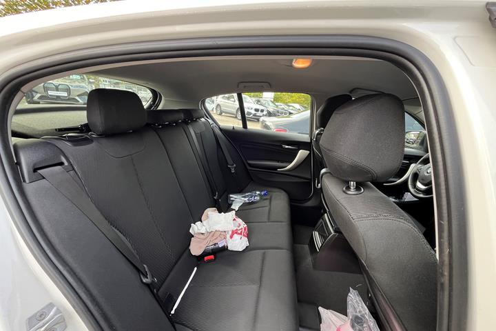 Hvid BMW 1-Serie fra 2018