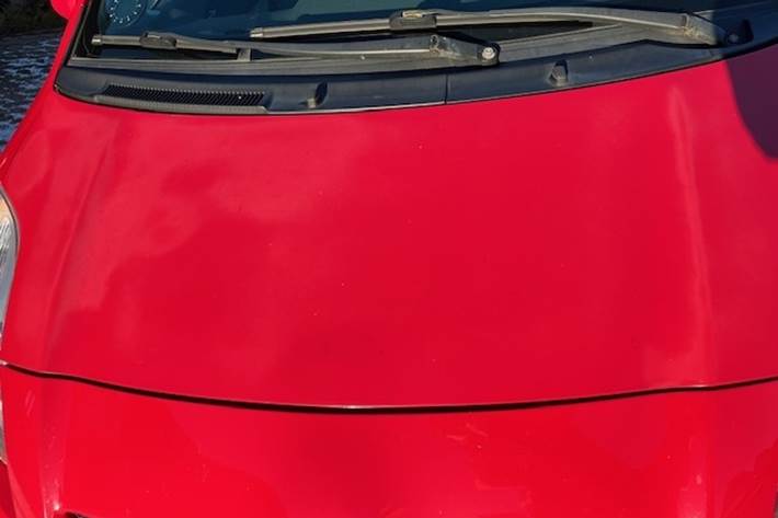 Rød Toyota Yaris fra 2009