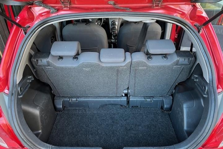 Rød Toyota Yaris fra 2009