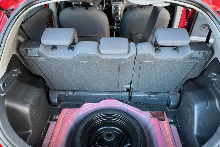 Rød Toyota Yaris fra 2009