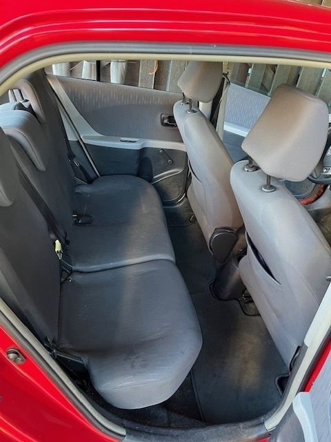 Rød Toyota Yaris fra 2009