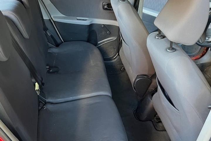 Rød Toyota Yaris fra 2009
