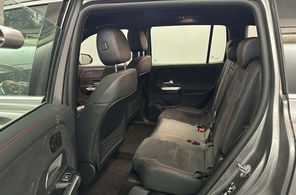 Grå Mercedes EQB300 fra 2022