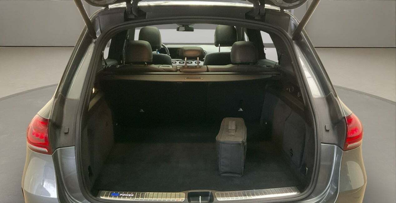 Grå Mercedes GLE350 de fra 2020