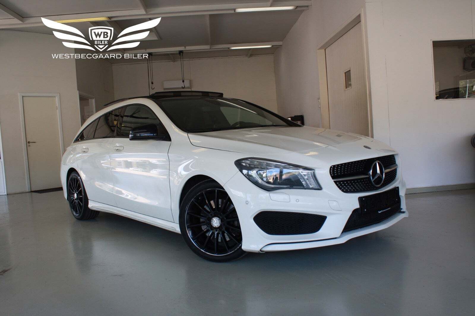 Hvid Mercedes CLA250 fra 2015 set udefra