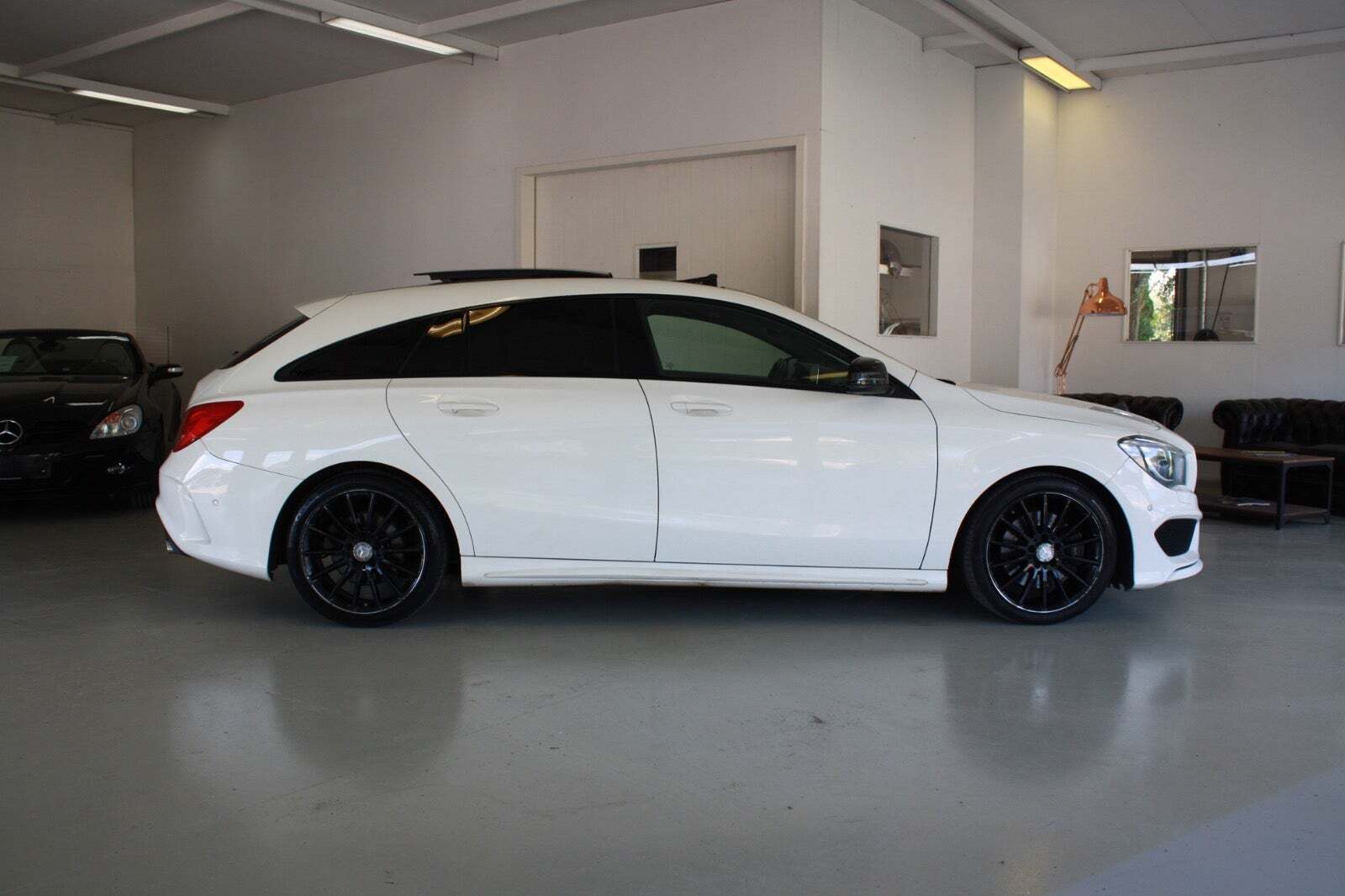 Hvid Mercedes CLA250 fra 2015