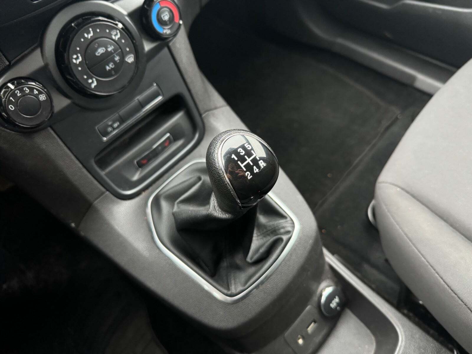 Sort Ford Fiesta fra 2015