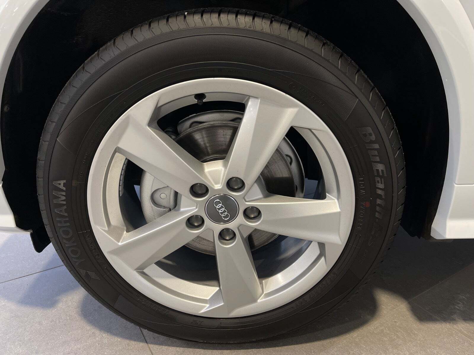 Hvid Audi Q2 fra 2020