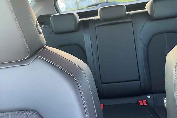 Hvid Seat CUPRA Born High EL 204 HK AUT fra 2021