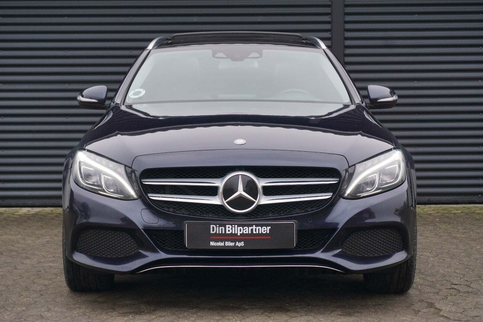 Blå Mercedes C220 fra 2015