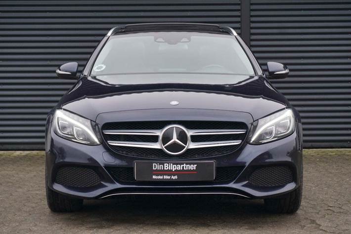 Blå Mercedes C220 fra 2015