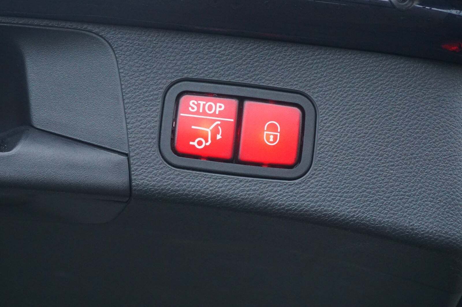 Blå Mercedes C220 fra 2015