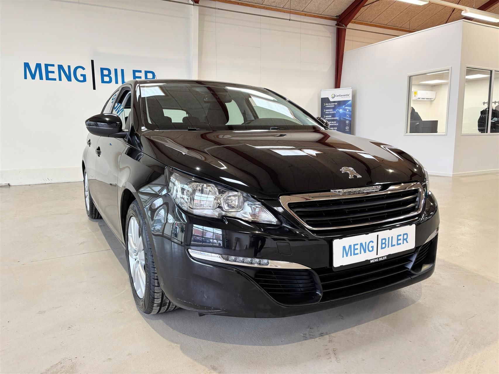 Sort Peugeot 308 fra 2016