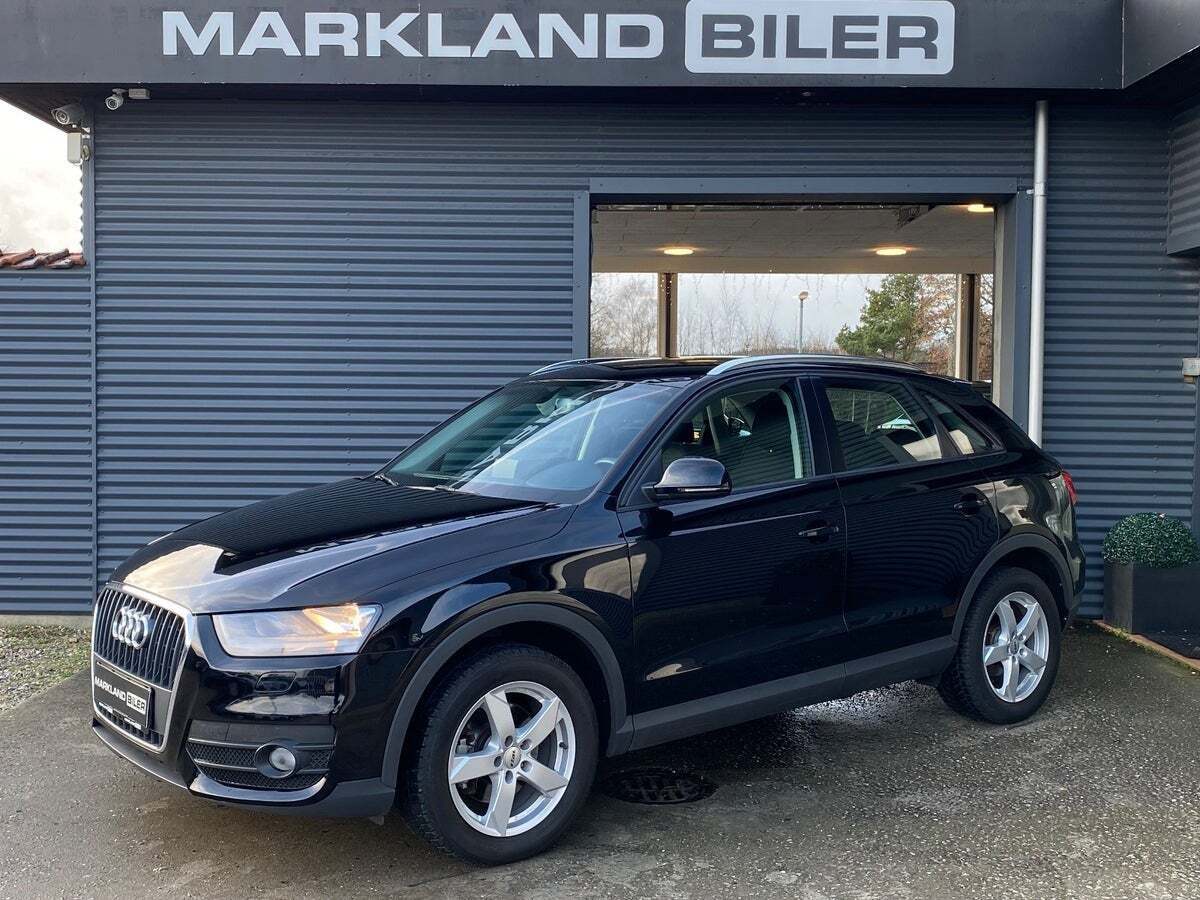 Sort Audi Q3 fra 2014 set udefra
