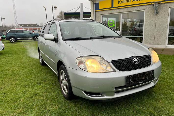 Sølv Toyota Corolla fra 2003
