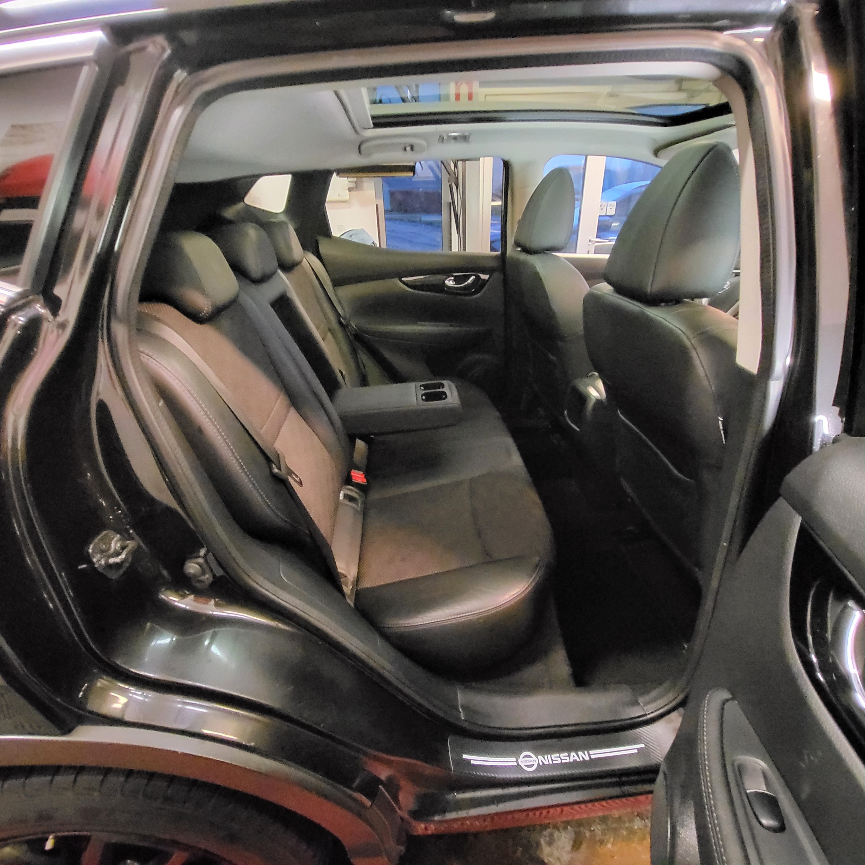 Sort Nissan Qashqai fra 2014