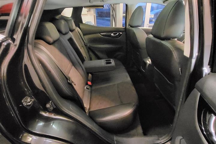 Sort Nissan Qashqai fra 2014