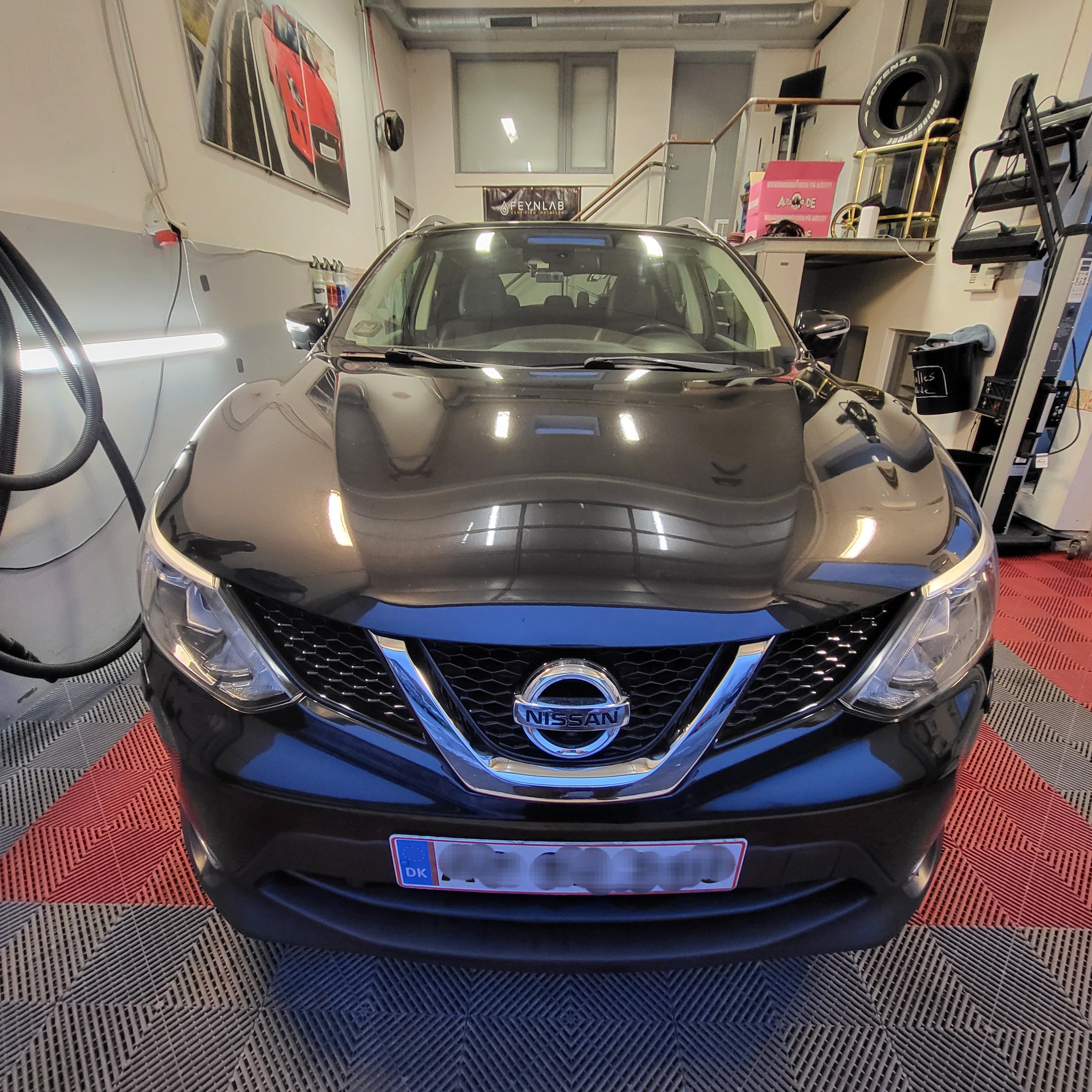 Sort Nissan Qashqai fra 2014