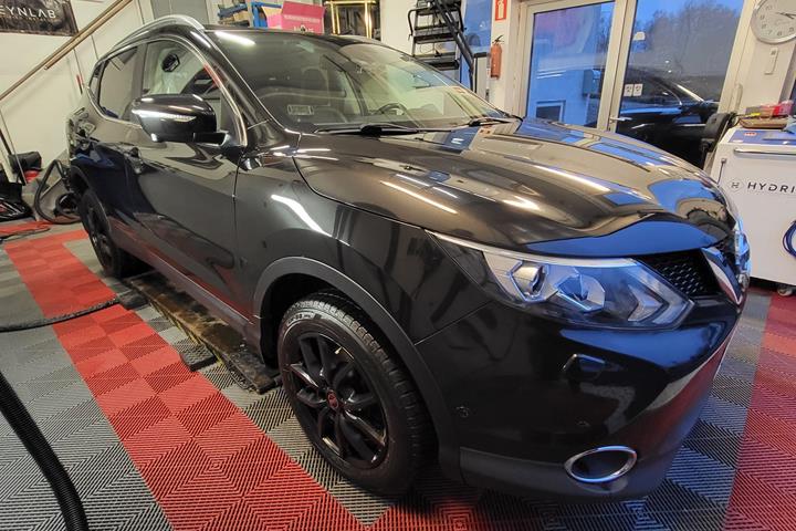 Sort Nissan Qashqai fra 2014